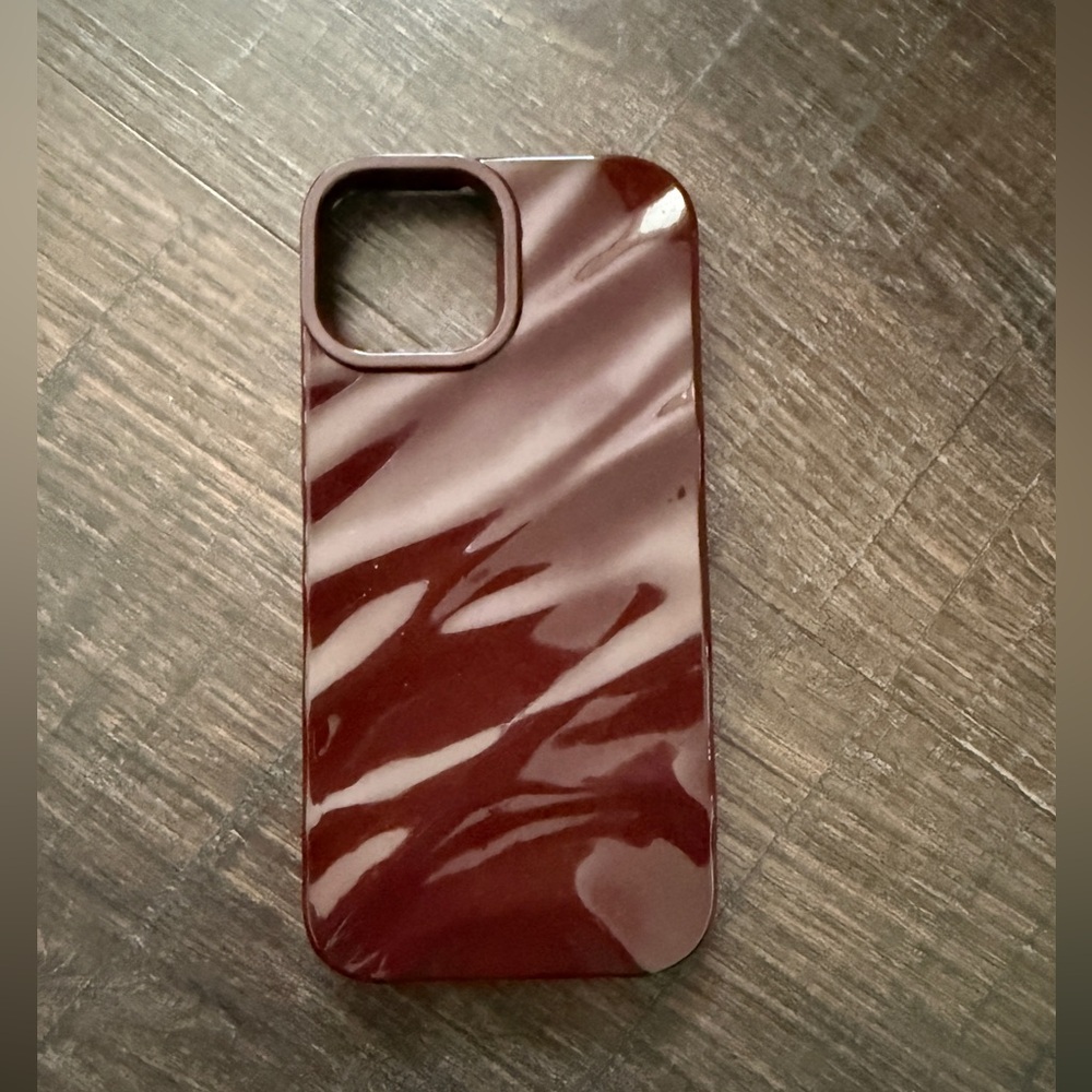 Phone 15 Case Ripple Wave Pattern Burgundy Wine Red Glossy Case